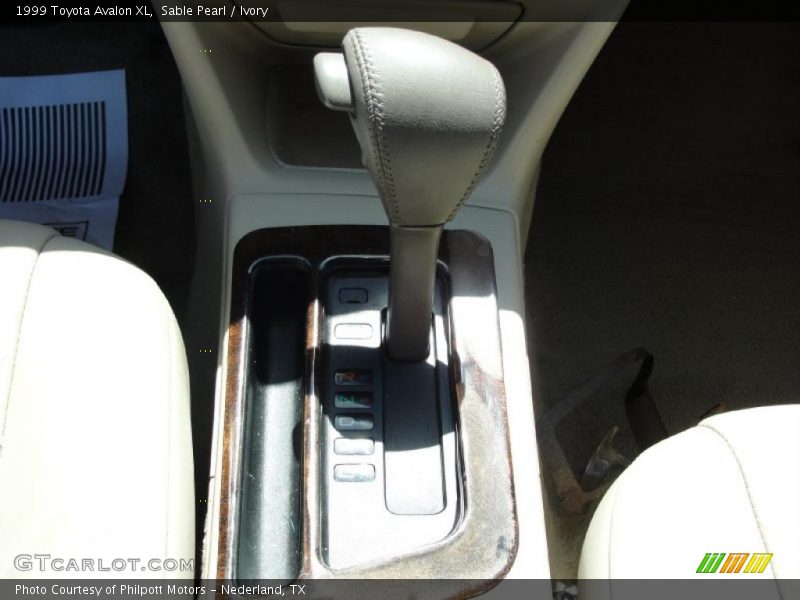 Sable Pearl / Ivory 1999 Toyota Avalon XL