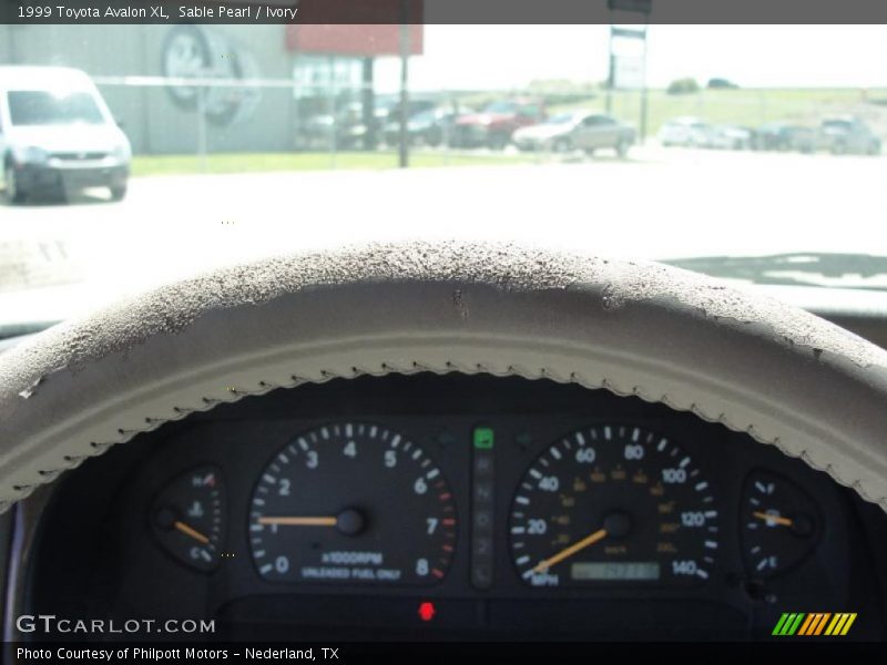 Sable Pearl / Ivory 1999 Toyota Avalon XL
