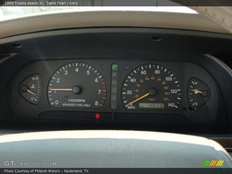 Sable Pearl / Ivory 1999 Toyota Avalon XL