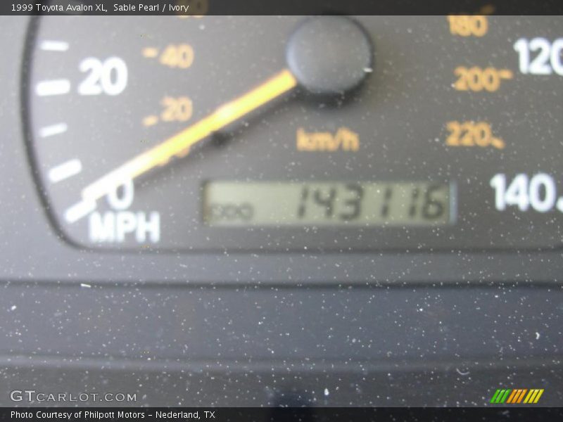 Sable Pearl / Ivory 1999 Toyota Avalon XL