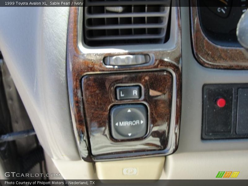 Sable Pearl / Ivory 1999 Toyota Avalon XL
