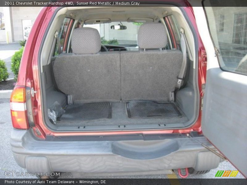 Sunset Red Metallic / Medium Gray 2001 Chevrolet Tracker Hardtop 4WD