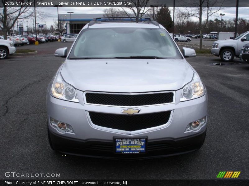 Silver Ice Metallic / Dark Gray/Light Gray 2009 Chevrolet Traverse LT