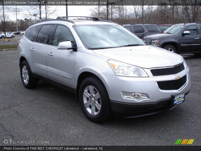 Silver Ice Metallic / Dark Gray/Light Gray 2009 Chevrolet Traverse LT