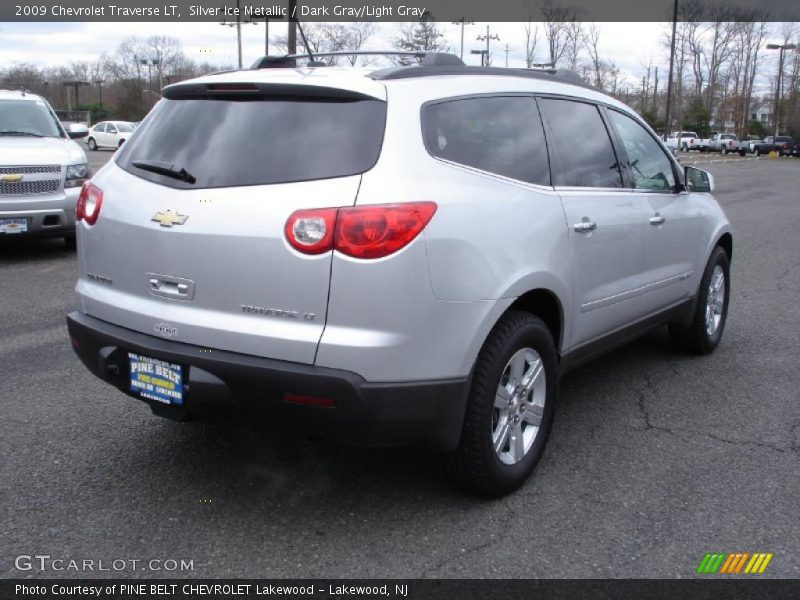 Silver Ice Metallic / Dark Gray/Light Gray 2009 Chevrolet Traverse LT