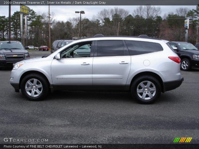 Silver Ice Metallic / Dark Gray/Light Gray 2009 Chevrolet Traverse LT