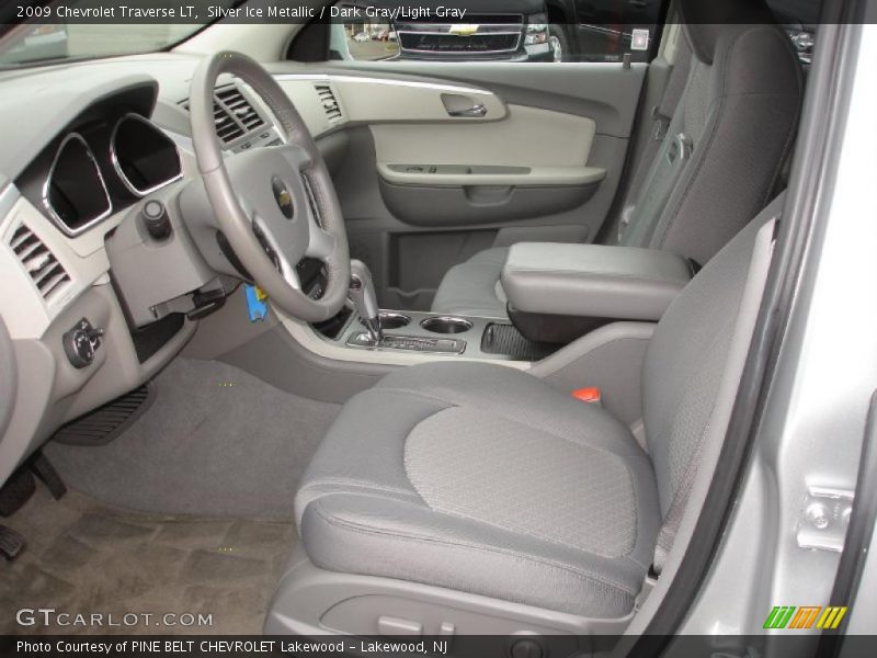 Silver Ice Metallic / Dark Gray/Light Gray 2009 Chevrolet Traverse LT