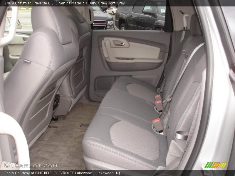 Silver Ice Metallic / Dark Gray/Light Gray 2009 Chevrolet Traverse LT