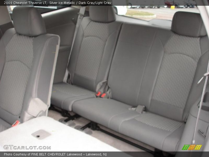 Silver Ice Metallic / Dark Gray/Light Gray 2009 Chevrolet Traverse LT