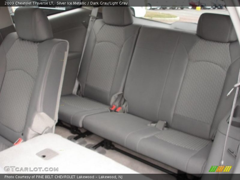 Silver Ice Metallic / Dark Gray/Light Gray 2009 Chevrolet Traverse LT