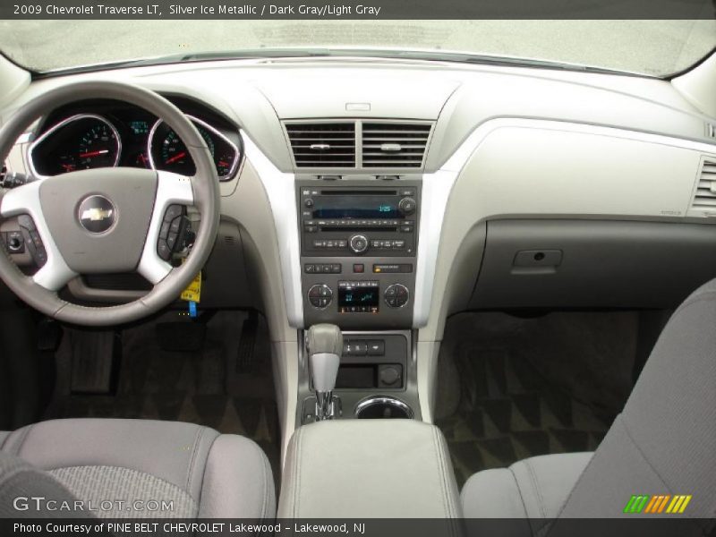 Silver Ice Metallic / Dark Gray/Light Gray 2009 Chevrolet Traverse LT