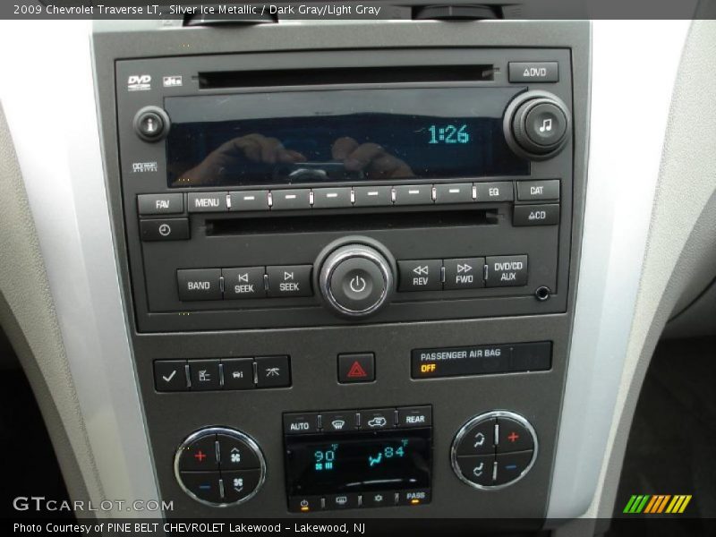 Silver Ice Metallic / Dark Gray/Light Gray 2009 Chevrolet Traverse LT