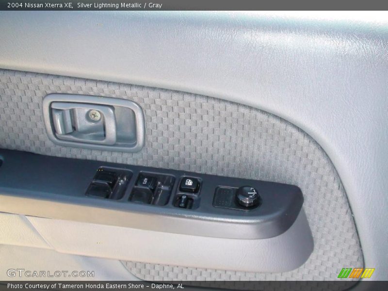 Silver Lightning Metallic / Gray 2004 Nissan Xterra XE