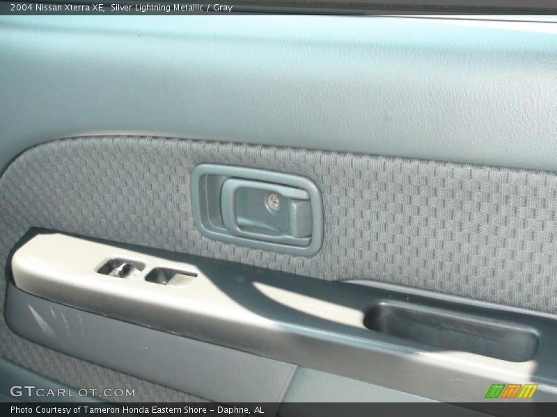Silver Lightning Metallic / Gray 2004 Nissan Xterra XE
