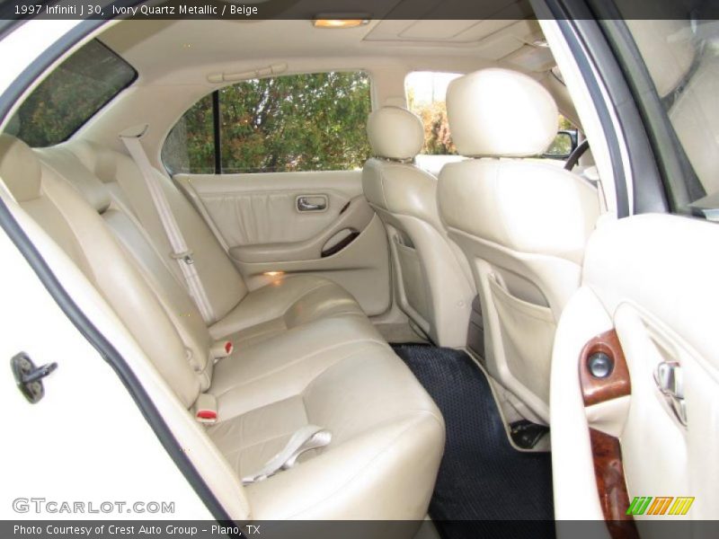 Ivory Quartz Metallic / Beige 1997 Infiniti J 30