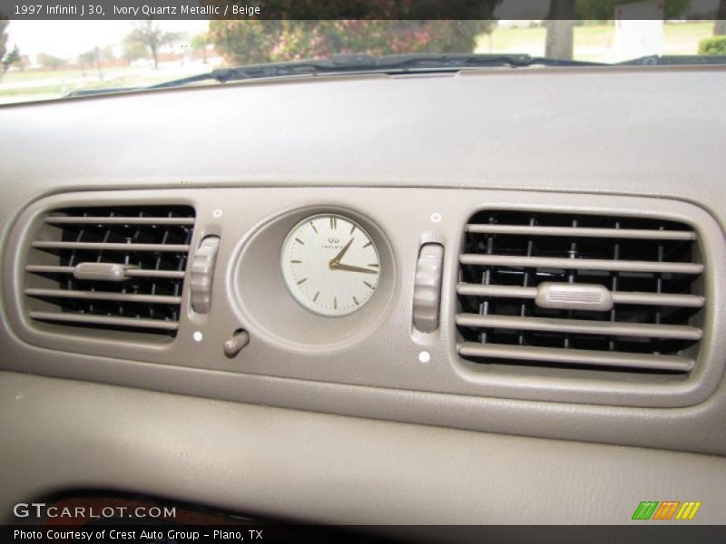 Ivory Quartz Metallic / Beige 1997 Infiniti J 30