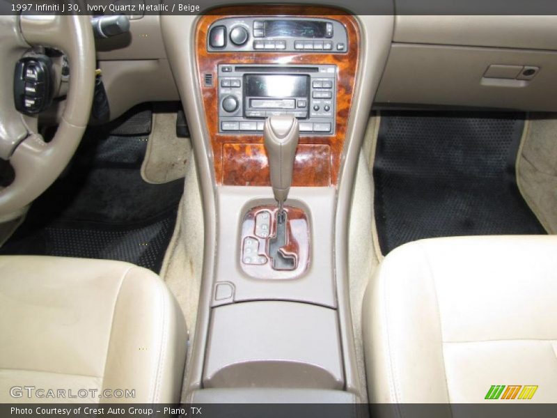 Ivory Quartz Metallic / Beige 1997 Infiniti J 30