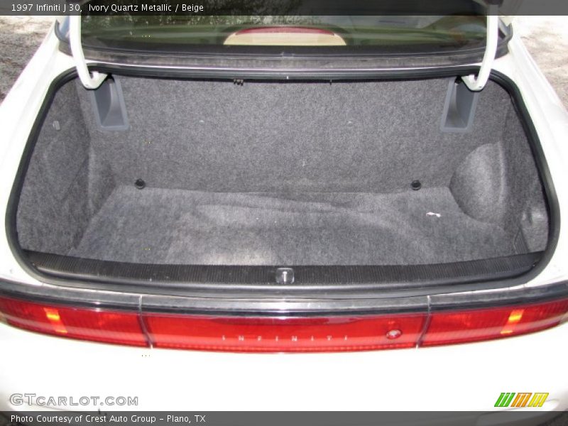 Ivory Quartz Metallic / Beige 1997 Infiniti J 30