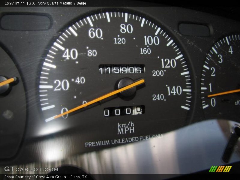 Ivory Quartz Metallic / Beige 1997 Infiniti J 30
