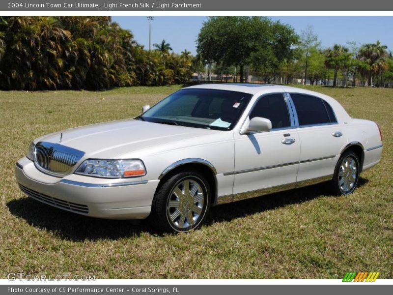 Light French Silk / Light Parchment 2004 Lincoln Town Car Ultimate