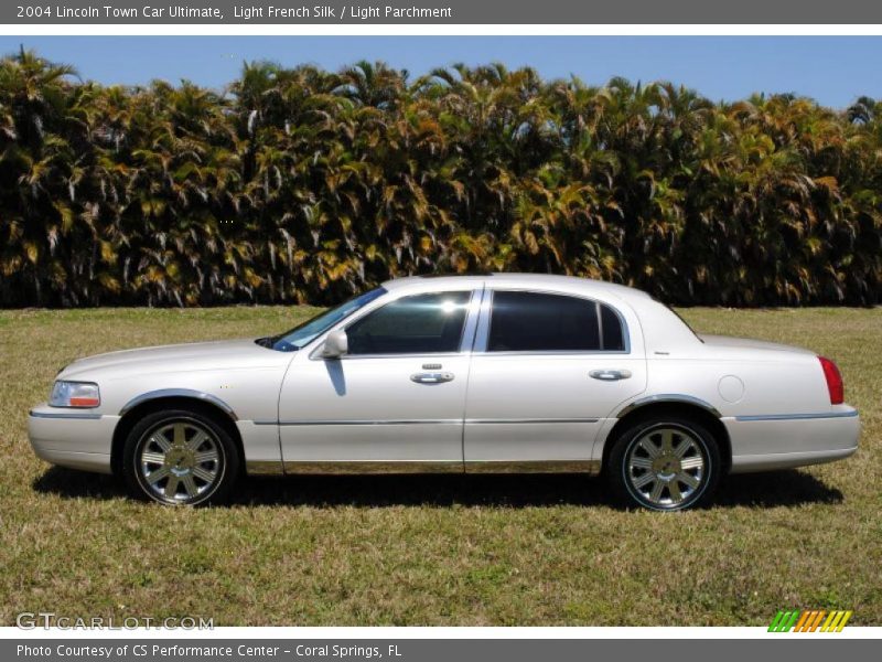 Light French Silk / Light Parchment 2004 Lincoln Town Car Ultimate