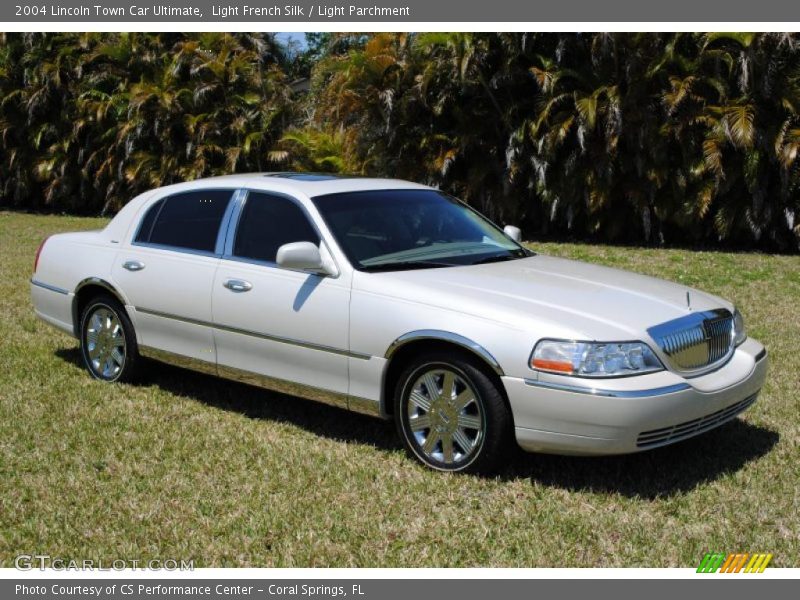 Light French Silk / Light Parchment 2004 Lincoln Town Car Ultimate
