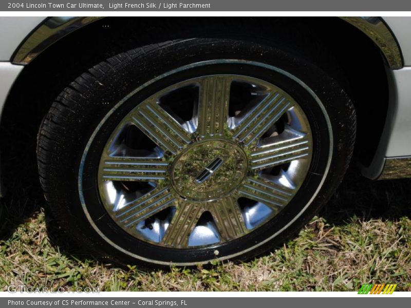 Light French Silk / Light Parchment 2004 Lincoln Town Car Ultimate