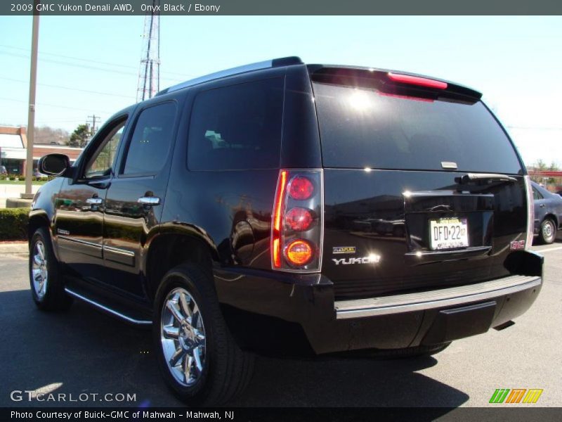 Onyx Black / Ebony 2009 GMC Yukon Denali AWD