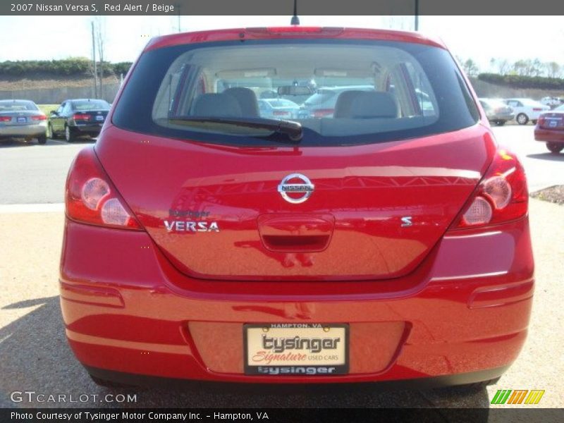 Red Alert / Beige 2007 Nissan Versa S