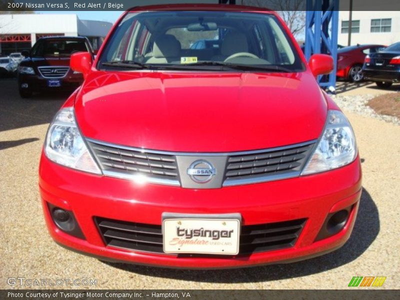 Red Alert / Beige 2007 Nissan Versa S