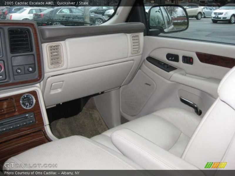 Quicksilver / Shale 2005 Cadillac Escalade AWD