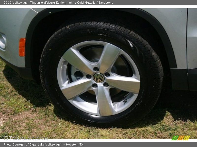 White Gold Metallic / Sandstone 2010 Volkswagen Tiguan Wolfsburg Edition