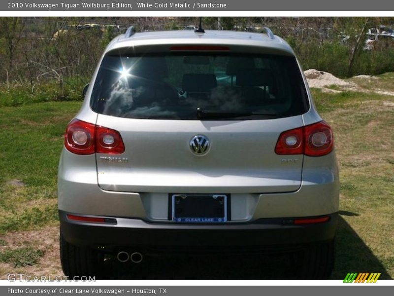 White Gold Metallic / Sandstone 2010 Volkswagen Tiguan Wolfsburg Edition