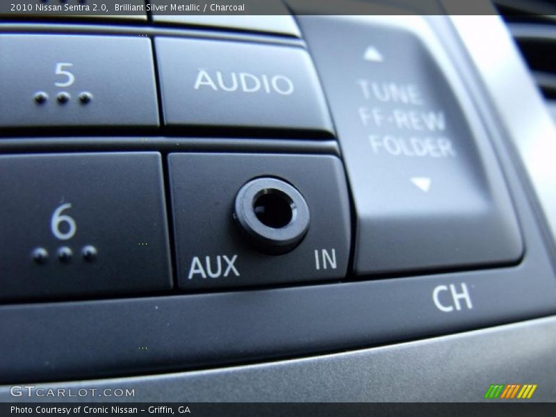 Brilliant Silver Metallic / Charcoal 2010 Nissan Sentra 2.0