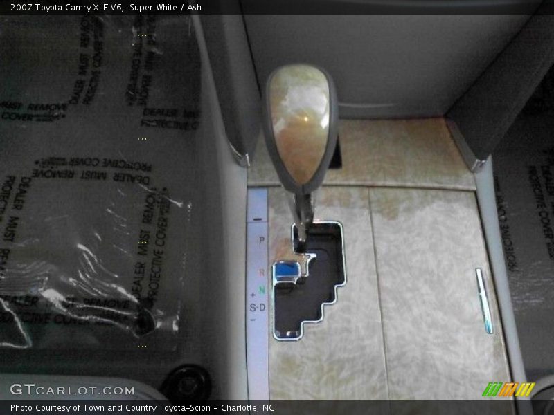 Super White / Ash 2007 Toyota Camry XLE V6