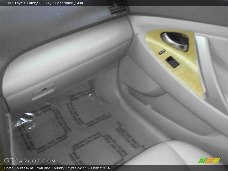 Super White / Ash 2007 Toyota Camry XLE V6