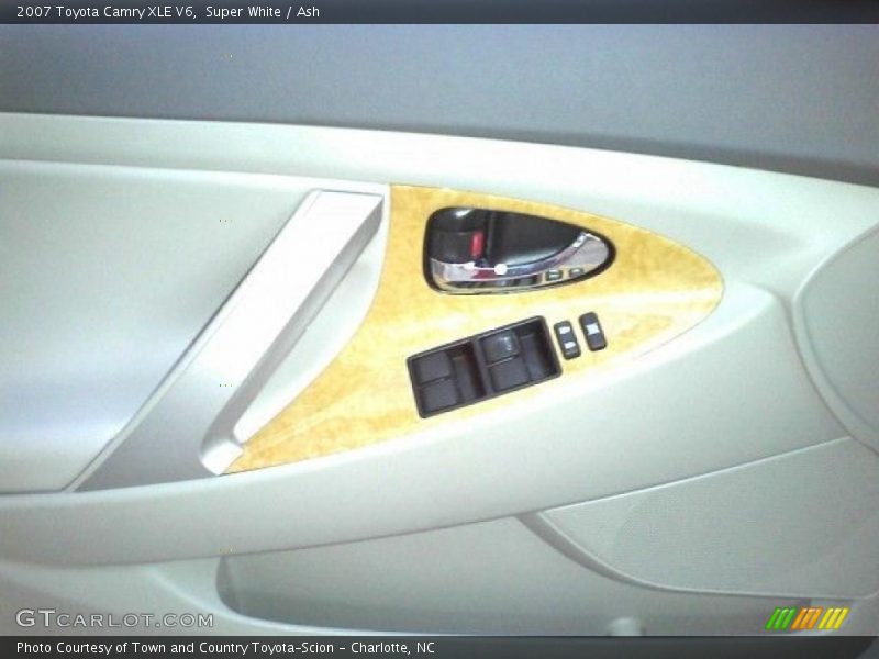 Super White / Ash 2007 Toyota Camry XLE V6