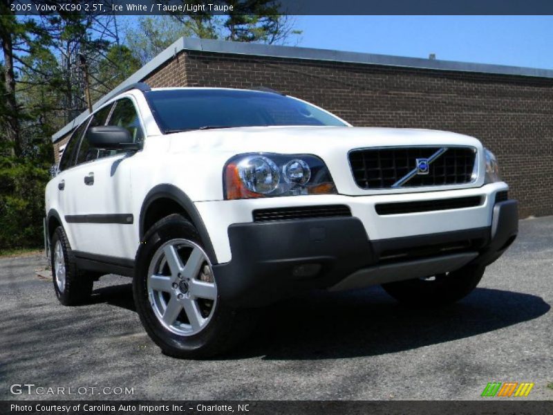 Ice White / Taupe/Light Taupe 2005 Volvo XC90 2.5T