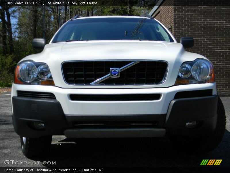 Ice White / Taupe/Light Taupe 2005 Volvo XC90 2.5T