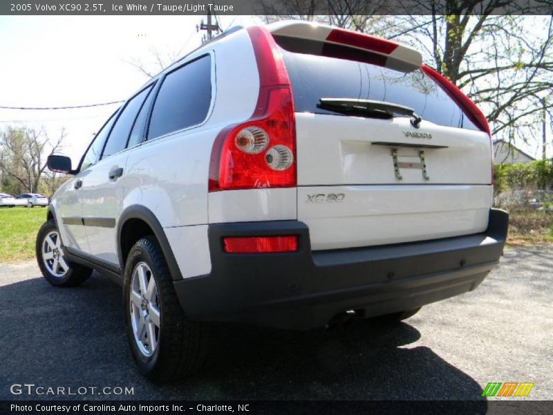 Ice White / Taupe/Light Taupe 2005 Volvo XC90 2.5T