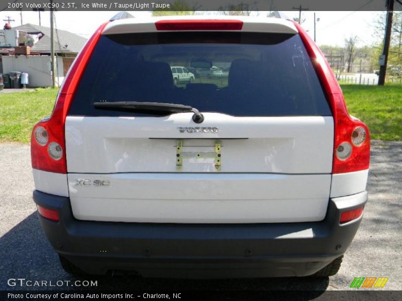 Ice White / Taupe/Light Taupe 2005 Volvo XC90 2.5T