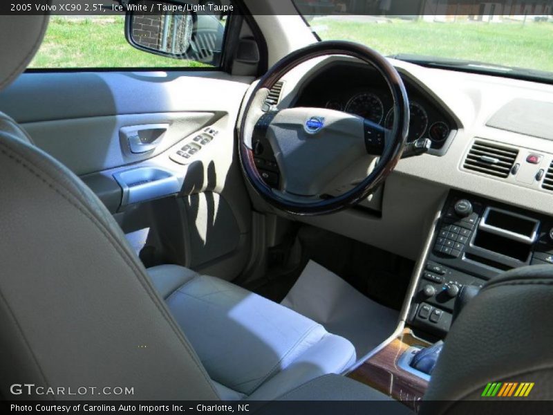 Ice White / Taupe/Light Taupe 2005 Volvo XC90 2.5T