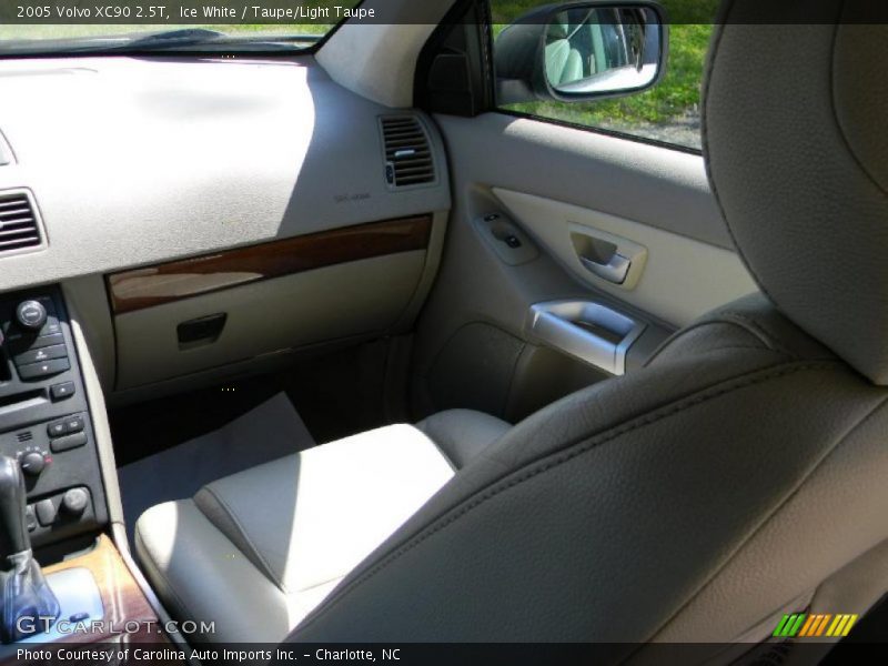 Ice White / Taupe/Light Taupe 2005 Volvo XC90 2.5T