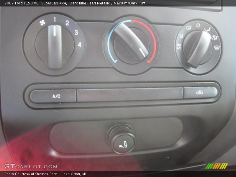 Dark Blue Pearl Metallic / Medium/Dark Flint 2007 Ford F150 XLT SuperCab 4x4
