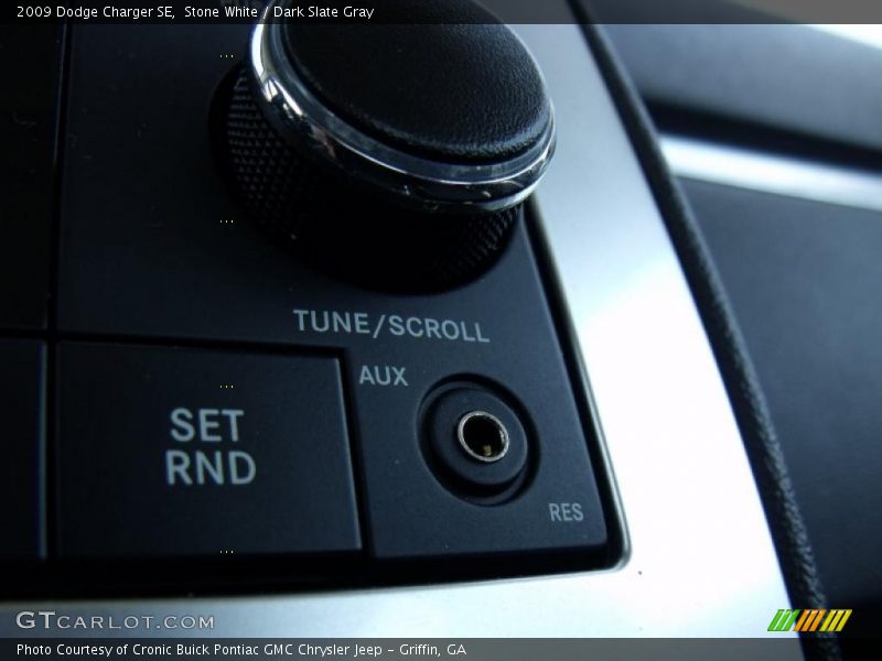 Stone White / Dark Slate Gray 2009 Dodge Charger SE