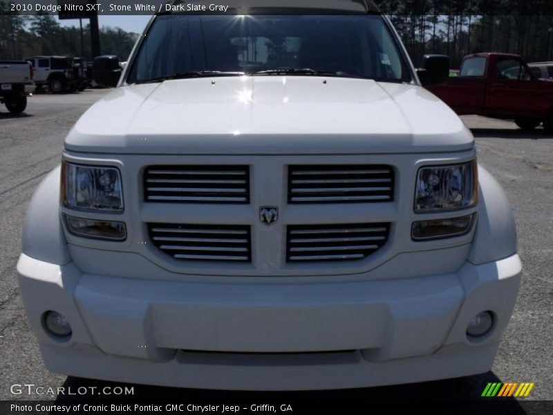 Stone White / Dark Slate Gray 2010 Dodge Nitro SXT