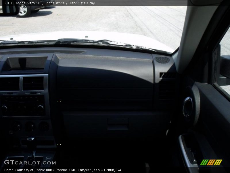 Stone White / Dark Slate Gray 2010 Dodge Nitro SXT