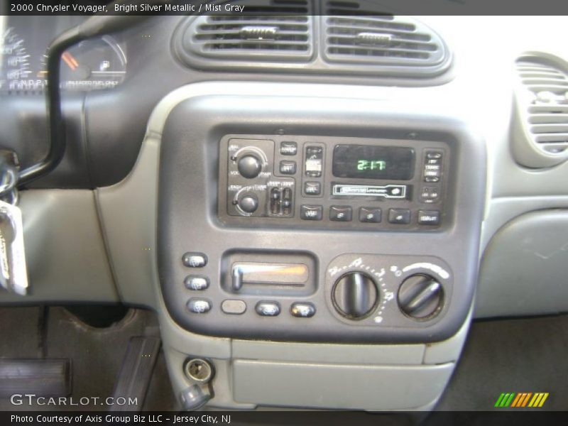 Bright Silver Metallic / Mist Gray 2000 Chrysler Voyager