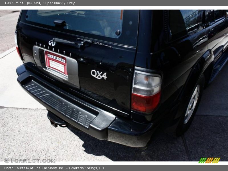 Super Black / Gray 1997 Infiniti QX4 4x4