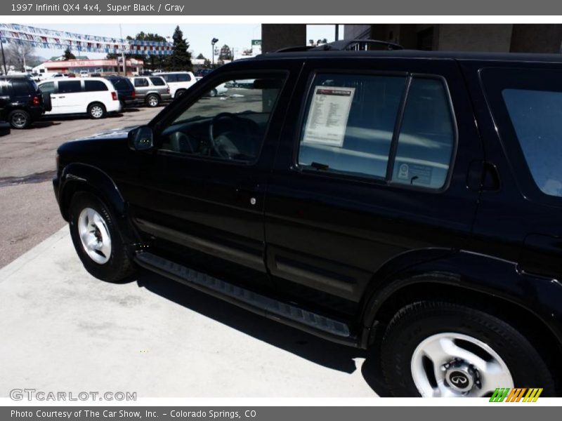Super Black / Gray 1997 Infiniti QX4 4x4